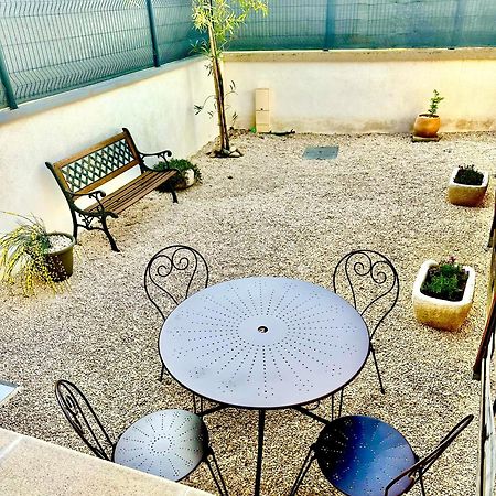 Appartement T2 Avec Terrasse Et Cour Cavaillon Exterior photo
