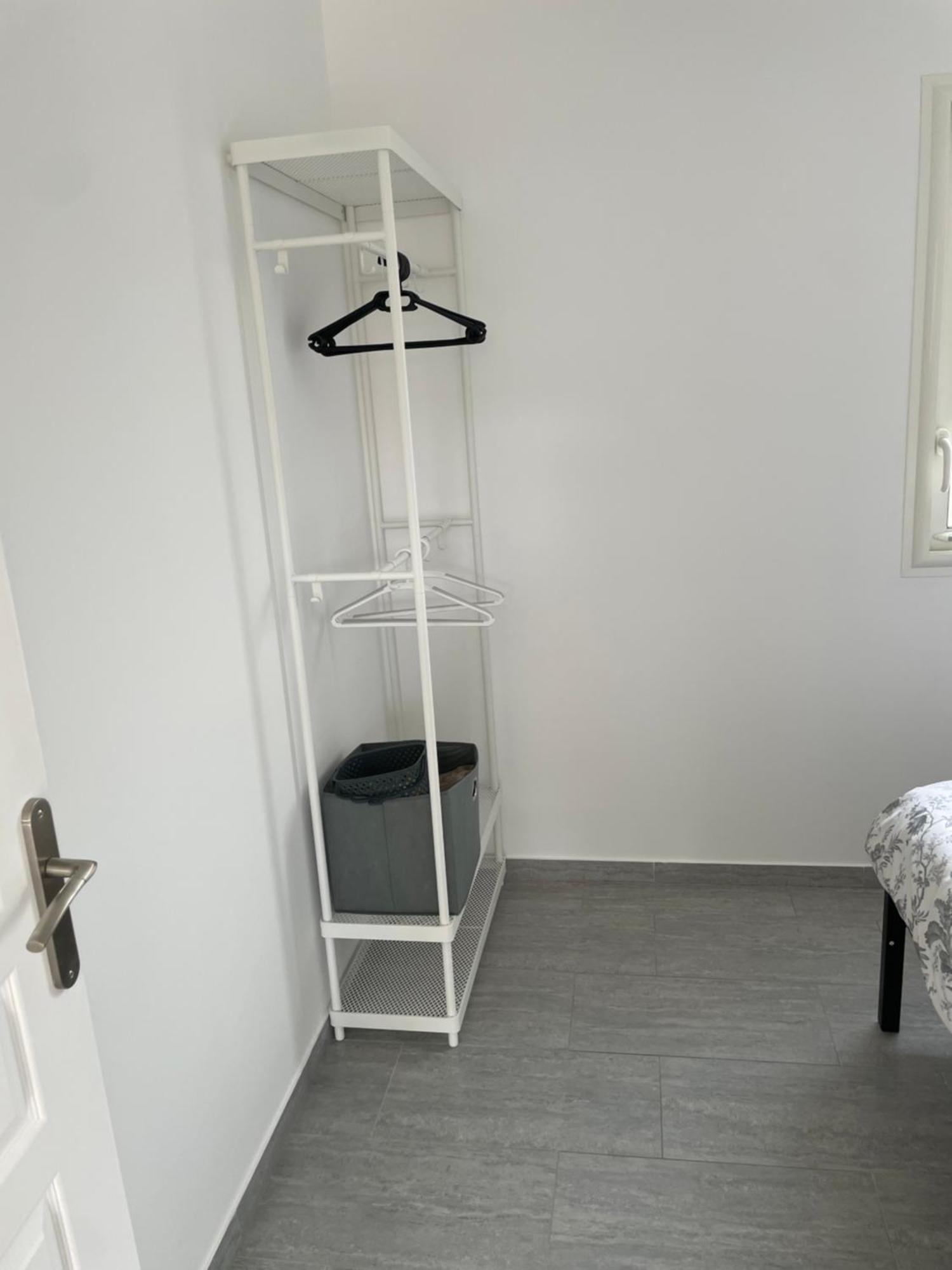 Appartement T2 Avec Terrasse Et Cour Cavaillon Exterior photo