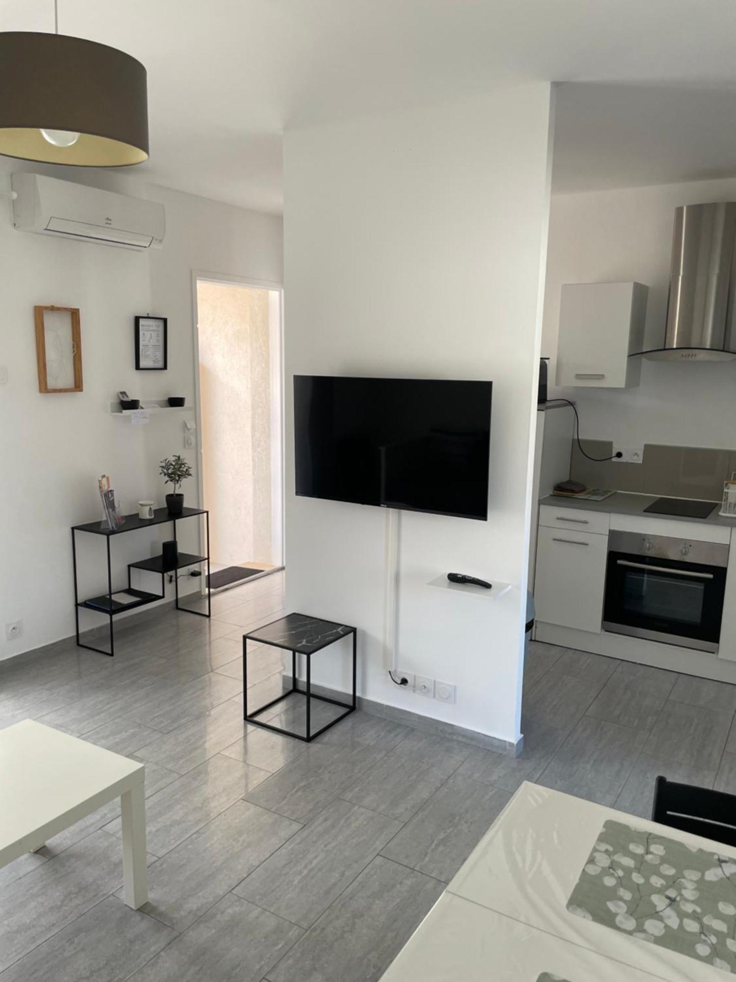 Appartement T2 Avec Terrasse Et Cour Cavaillon Exterior photo